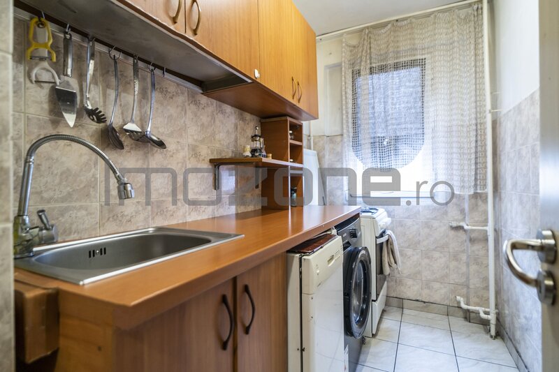 Lujerului, apartament cu 2 camere, 5 min. metrou Lujerului, decomandat, 6/10, comision 0%.