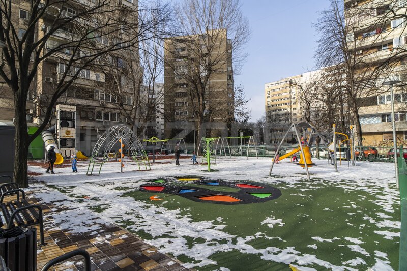 Lujerului, apartament cu 2 camere, 5 min. metrou Lujerului, decomandat, 6/10, comision 0%.