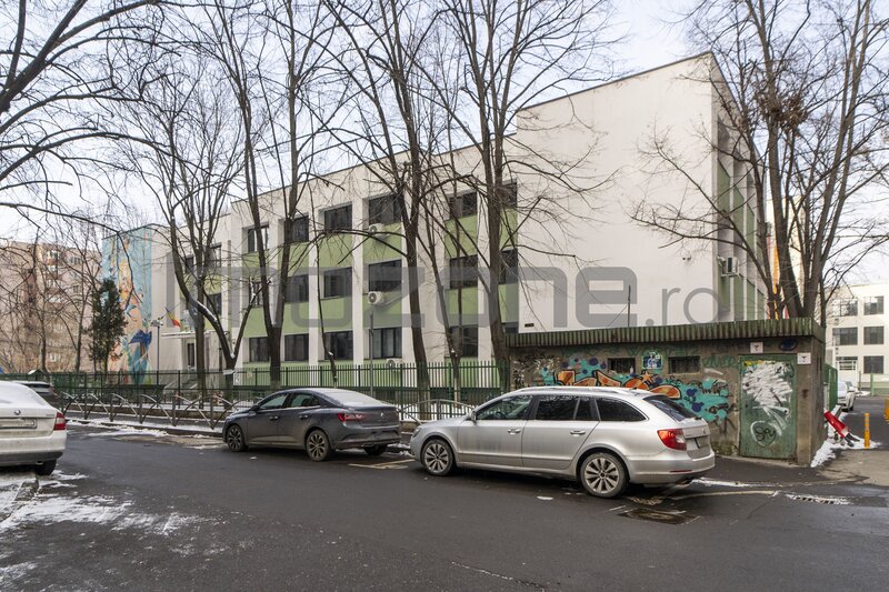 Lujerului, apartament cu 2 camere, 5 min. metrou Lujerului, decomandat, 6/10, comision 0%.